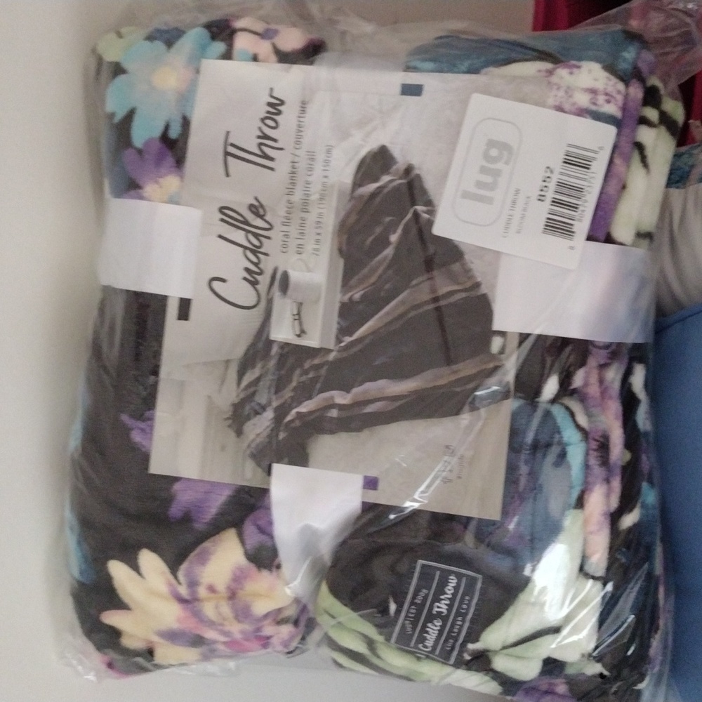 NWT Lug Cuddle Throw Bloom Black